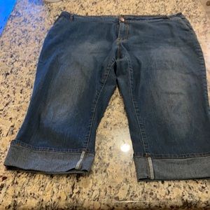 EUC Avenue jean capri’s. Blue denim. Size 22.